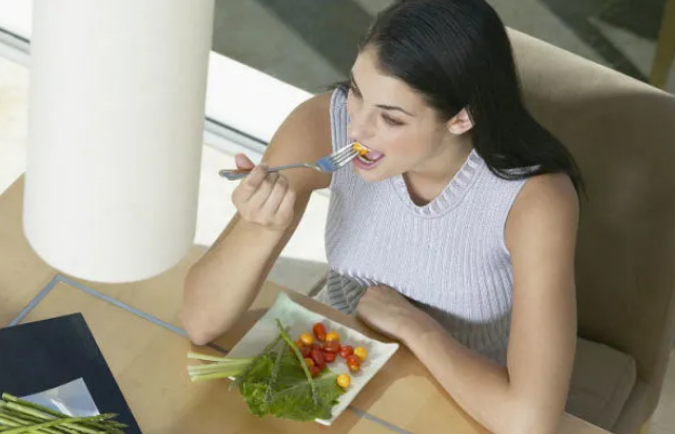 |胃癌多是“养”起来的,医生:胃不好的人,3个“恶习”尽早改掉