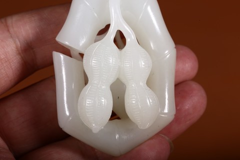 |清代,和田白玉蝶纹碗