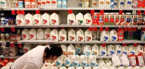 乳制品 为何超市酸奶经常打5折，是因为快过期？营业员说出答案