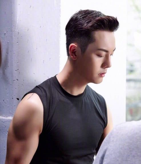 赵丽颖|林更新直言，很多男星不愿意和赵丽颖拍吻戏，原来陈伟霆没有说谎