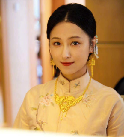 王彦霖|王彦霖艾佳妮豪华婚礼现场曝光，新郎接亲时特别搞笑，伴郎团花式玩闹