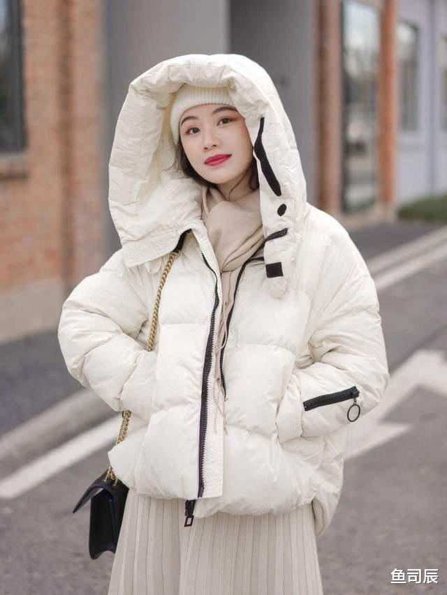 鱼司辰 秋冬,学会这几种羽绒服穿搭法,让你告别臃肿,穿出好气质