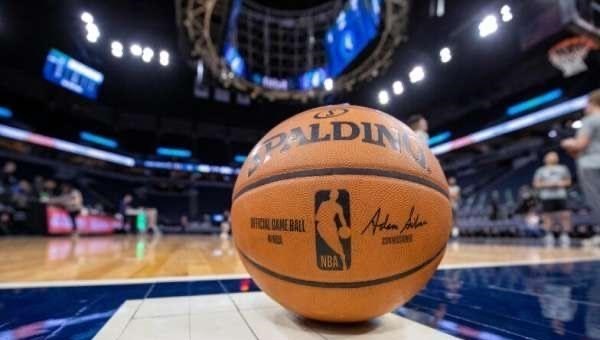 湖人队|开启大乱斗!湖人篮网难过首轮,NBA出台新策略,西部球队真难了