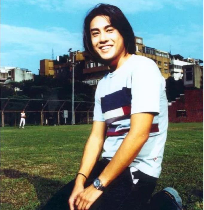 棉妈育儿经|20年后F4现状:有人一年没收入、有人豪宅变废墟、有人成商业大佬