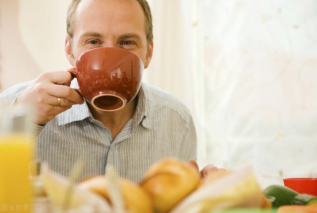 糖尿病|吃饭总就满头大汗？了解下2个正常原因，以及4个病理原因，需重视