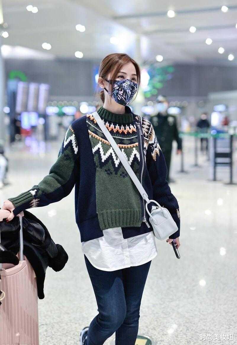 阿Sa|阿Sa眼光果然很好，拼色毛衣叠穿衬衫减龄洋气，少女气质不减