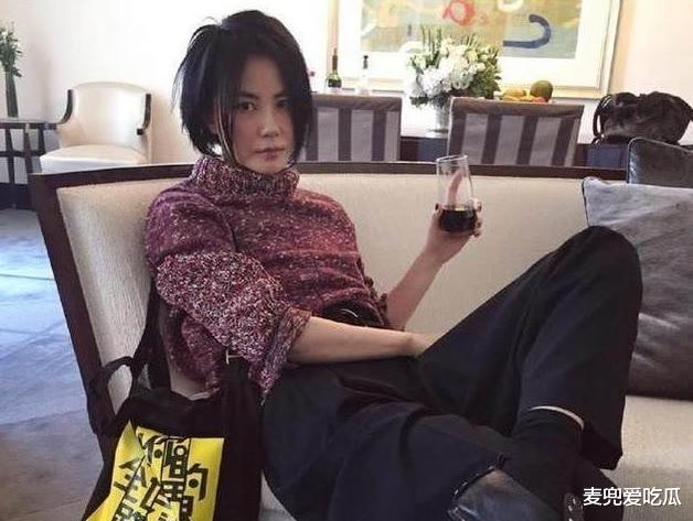 王菲|王菲被质疑假唱？本人根本没去现场，粉丝澄清是录播