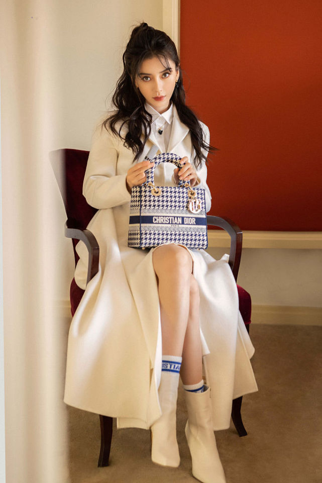 谭松韵|杨颖近照曝光，晒出最新写真女人味十足，和黄晓明逗趣互动，力破不和传闻