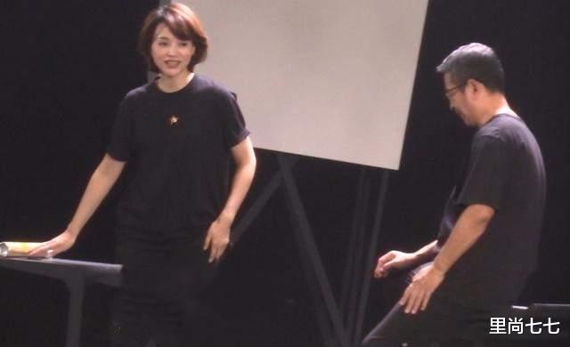 董卿|董卿白岩松久违合体,董卿剪短发更女人,53岁白岩松头发已花白