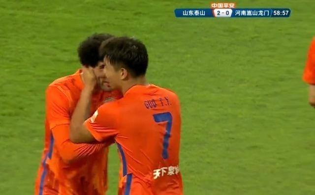 憨爸爸育儿|费莱尼错过梅开二度，刘彬彬助攻郭田雨破门，泰山队2-0嵩山队