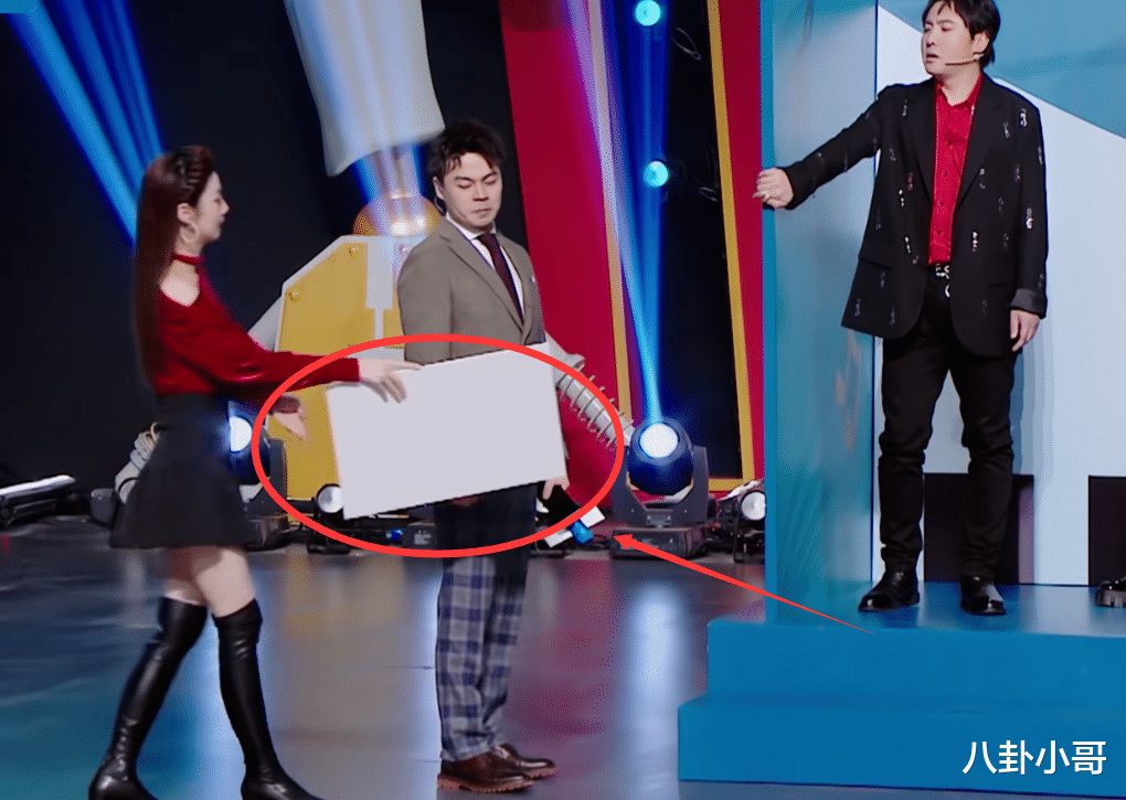 王牌对王牌|王牌家族最卑微的成员，所有人坐着唯独她蹲着，整期镜头不超过10秒