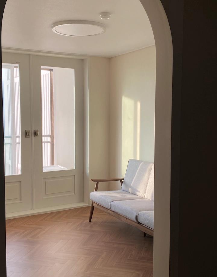 32岁的姑娘我行我素，独自买装小家，69平顶楼无公摊！很实惠