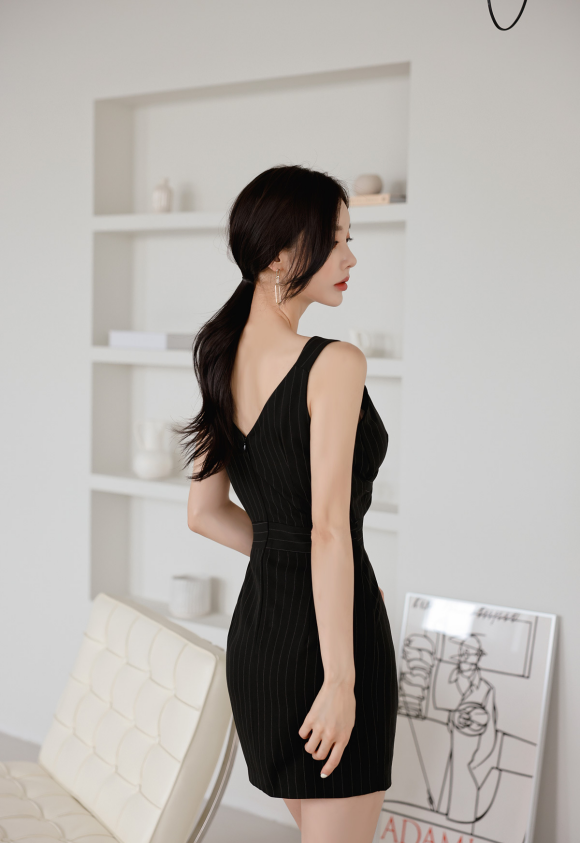 壹品穿搭|女神孙允珠高清时尚搭配：月魅爱丽丝精灵公主雅黑衣裙