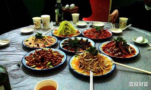 壹艮财富 在国外吃饭要“给小费”，国内饭店也将多收“一笔钱”？了解下