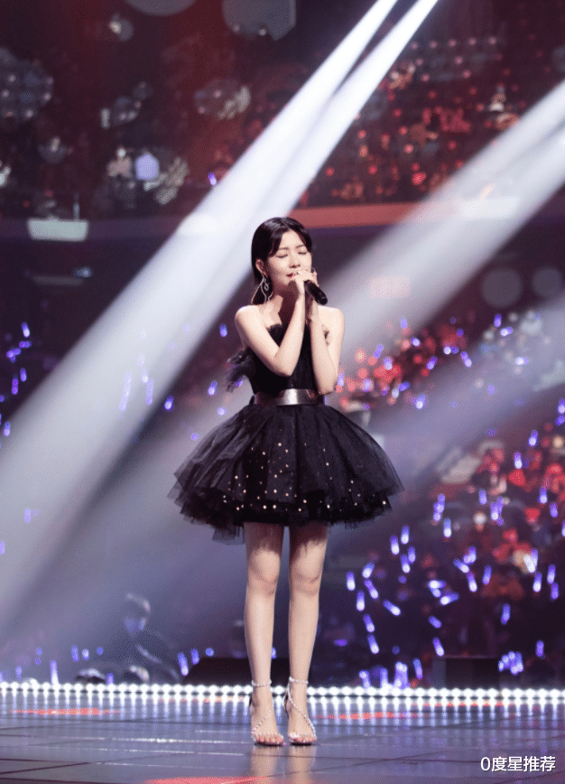 张继科|赖美云为显腿长放大招，脚踩15厘米\香烟鞋\，脚背都快凹成90度了