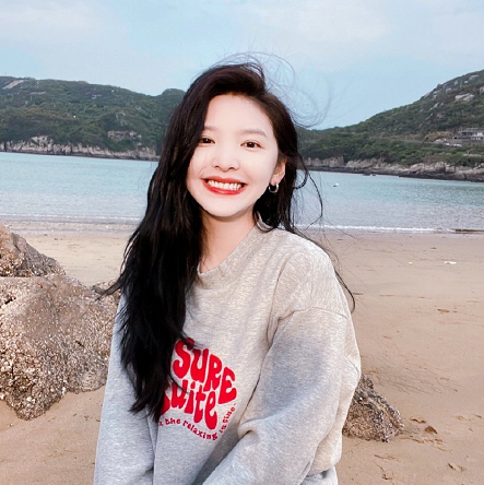 赵露思|25岁章若楠，23岁赵露思，同是初恋脸，一个跻身小花，一个捧不红