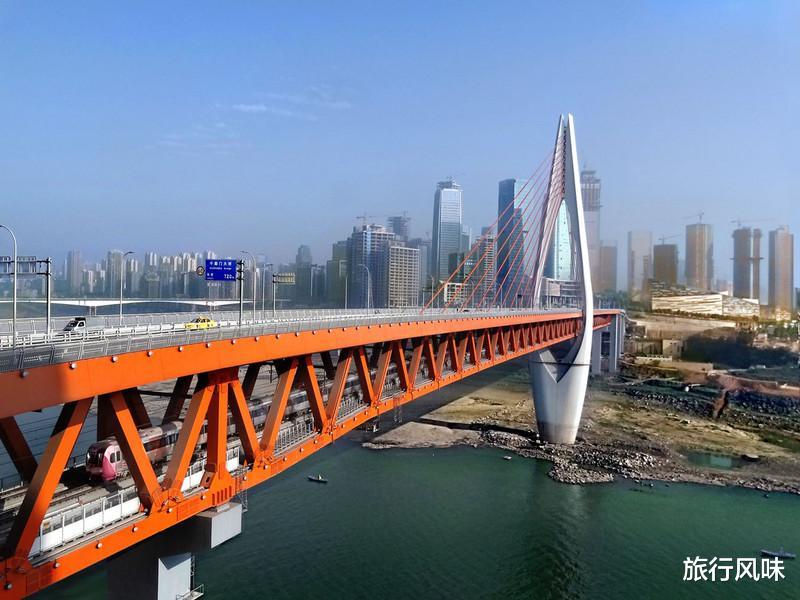 旅行风味 走在大桥上,下面的轻轨经过时,我很害怕