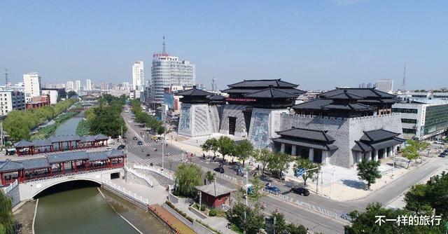 河南 河南“赝品古镇”蹿红,耗资57亿、门票却免费,景致优美可与朱仙镇媲美