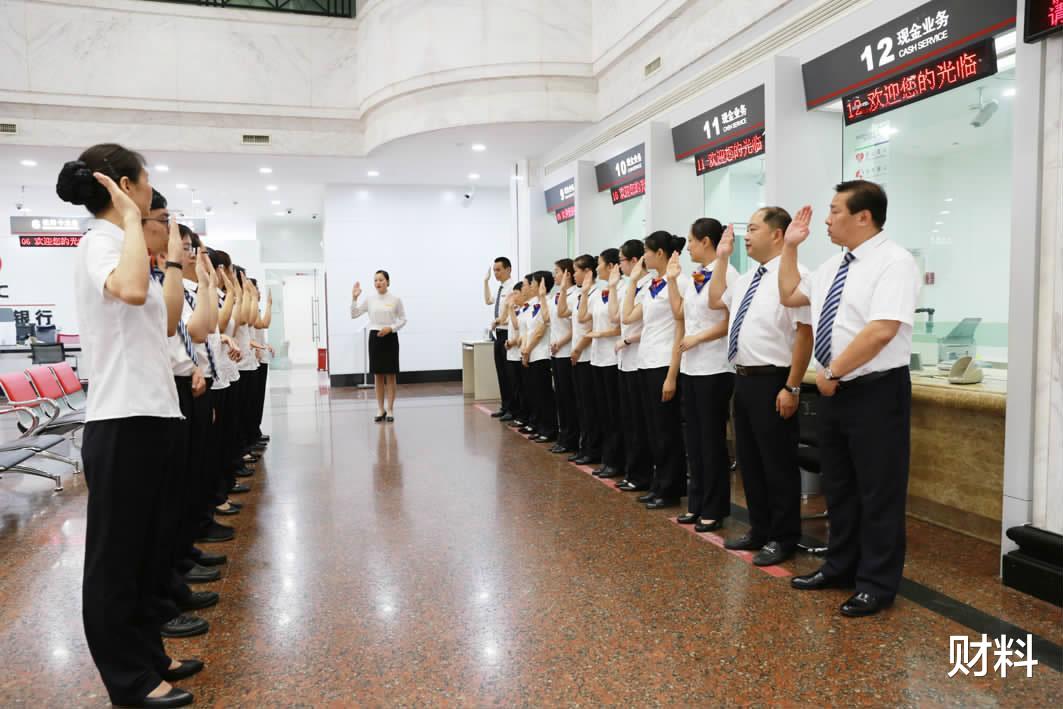 财料 假如银行失误，将储户800元打成800万，储户花完钱，需要归还吗？