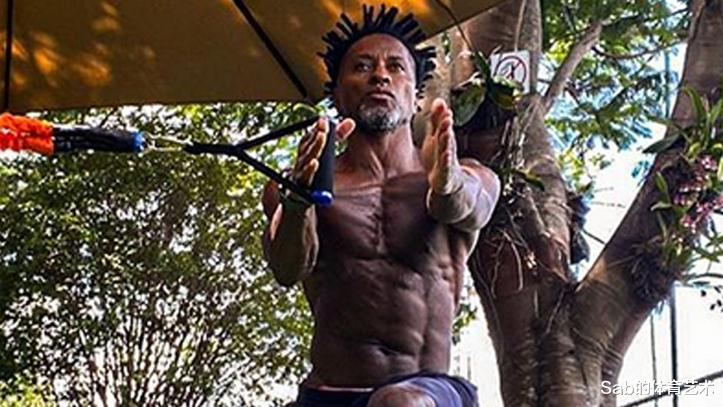 泽·罗伯托|45岁泽罗伯托视频再度走红：身材堪比健美运动员 坦言没有弱点