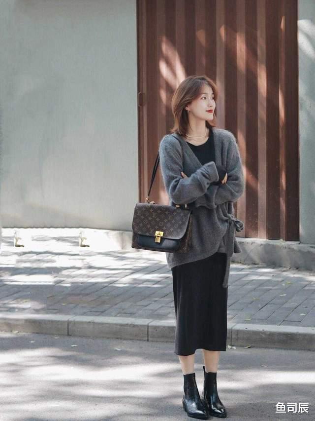 鱼司辰 秋冬的必备“靴子”，这4款让你美出新高度，既保暖又很耐看