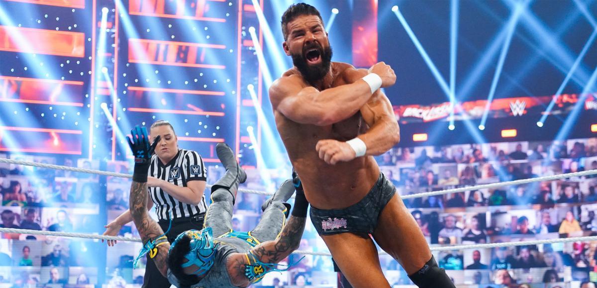 wwe|“丧尸围城”惊现WWE，雷尔父子不负众望斩获双打冠军！