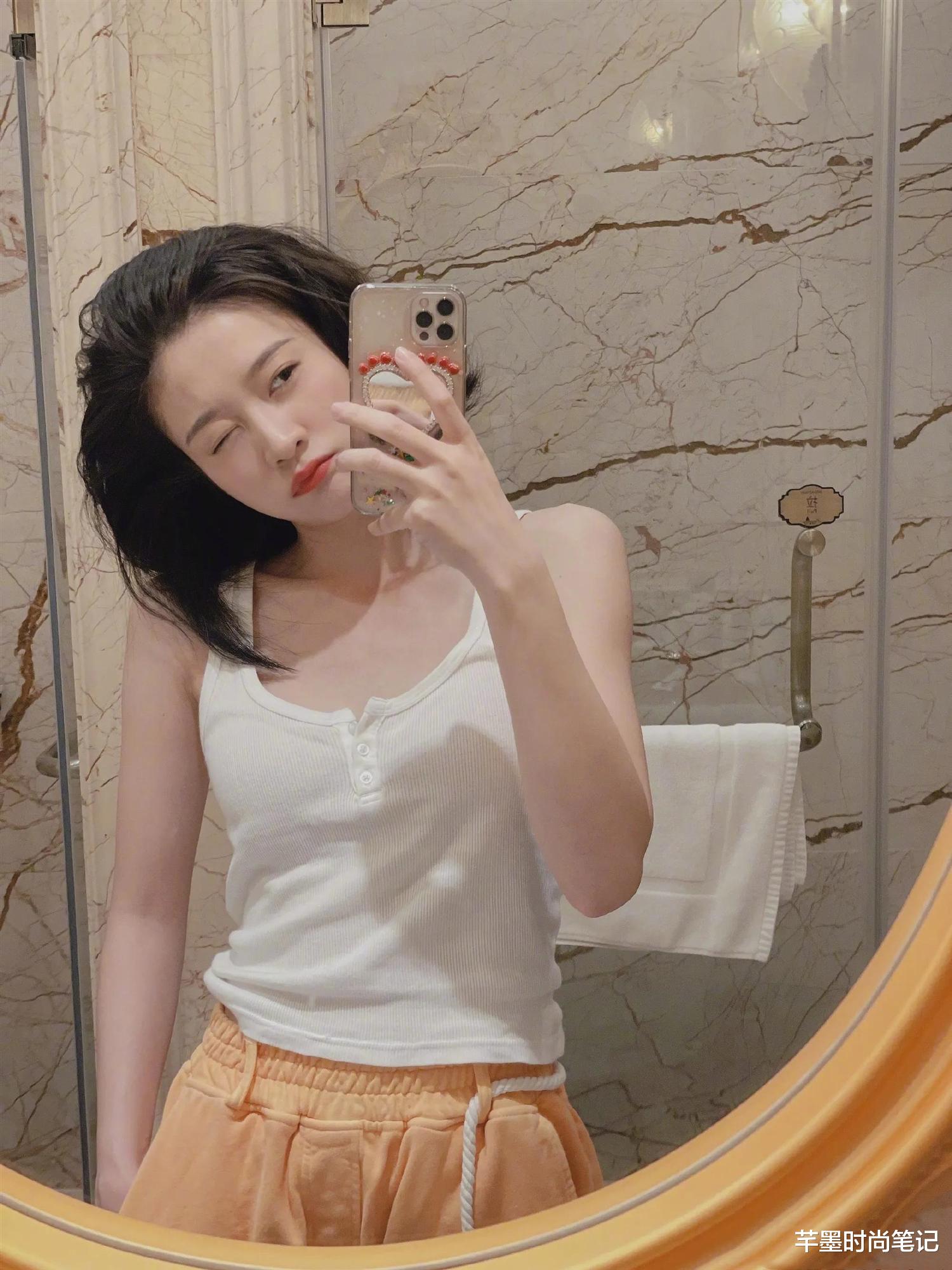 金智妮|张雪迎剪短发，素颜也这么美，穿橘色热短裤，好像“白雪公主”