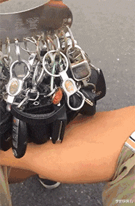 学姐说育儿|神回复:看到一位小姐姐在为难,我该伸出援手吗?神评亮了