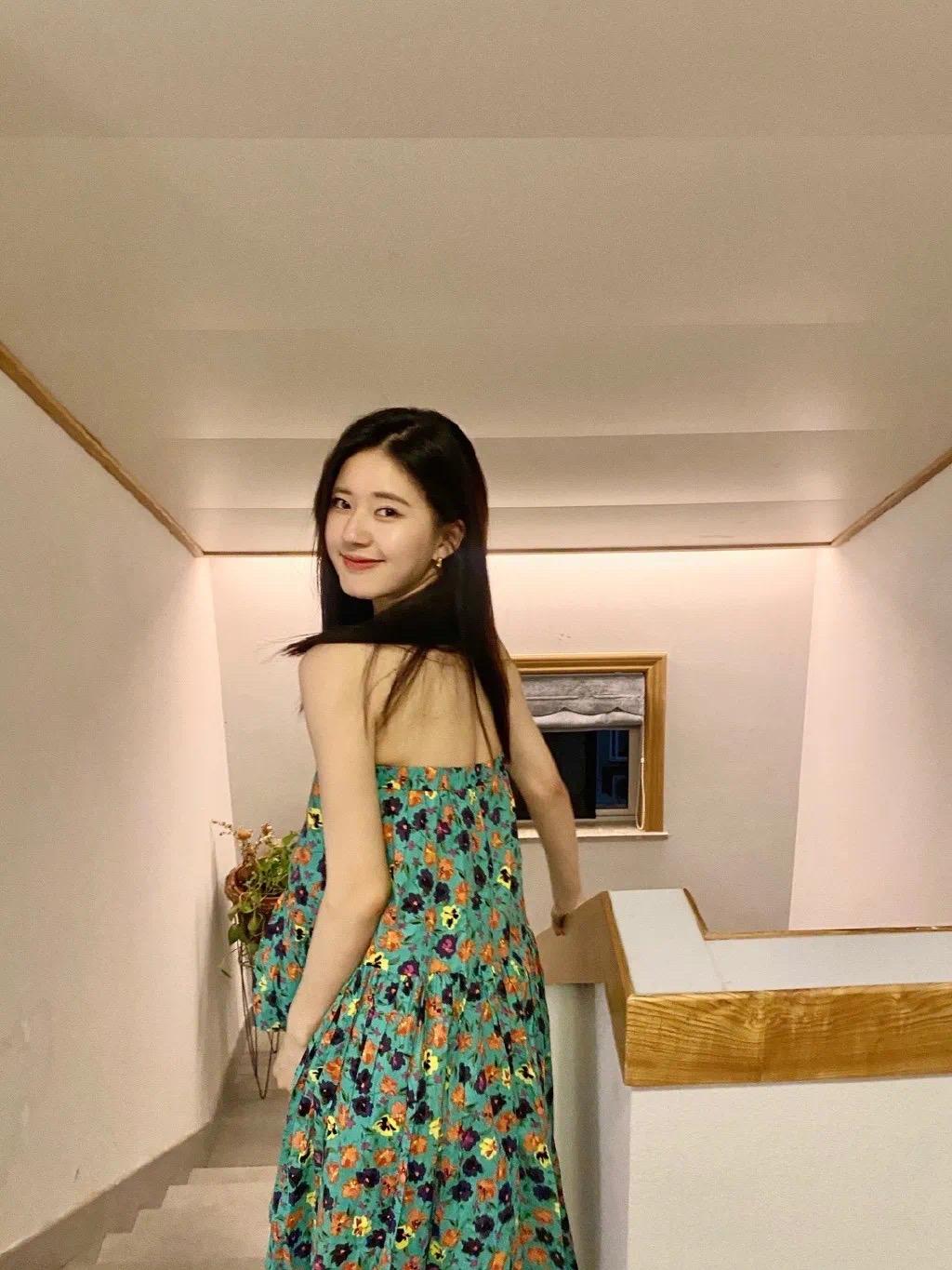 金晨|被嘲万年歪脸却成顶级大美人？颜值气质着实有料，不对称也有魅力