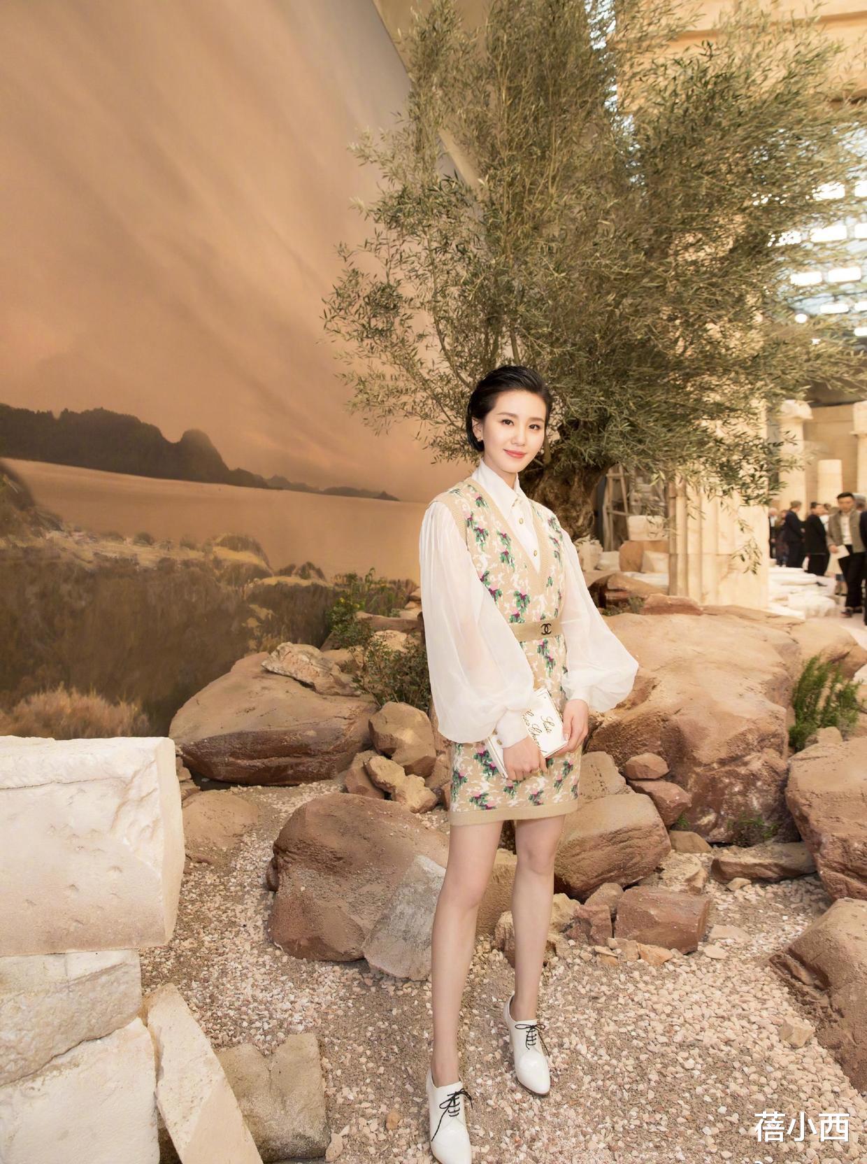 刘诗诗|有一种高级感叫刘诗诗穿真丝连衣裙,明明很简单,她却穿出国际范