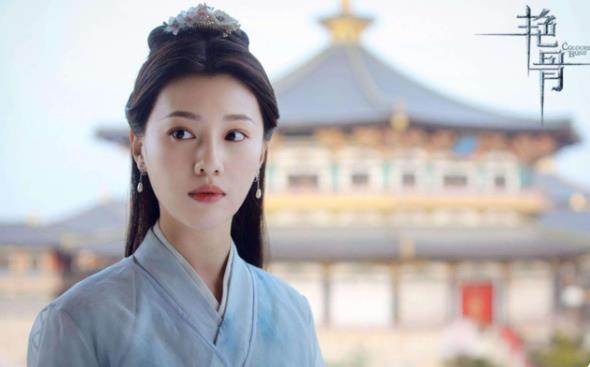 小人物|她拍戏时因嫌水脏，用140桶矿泉水替代，今如愿以偿走红