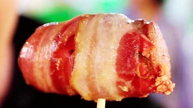 美食小哥谈美食 80后女子不听家人劝，摆摊卖这种小吃，月入两万亲戚朋友都羡慕！