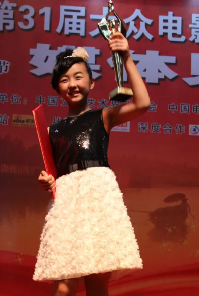 张子枫|5岁北漂9岁封神，征服数位大导演，张子枫靠的绝不仅仅是演技