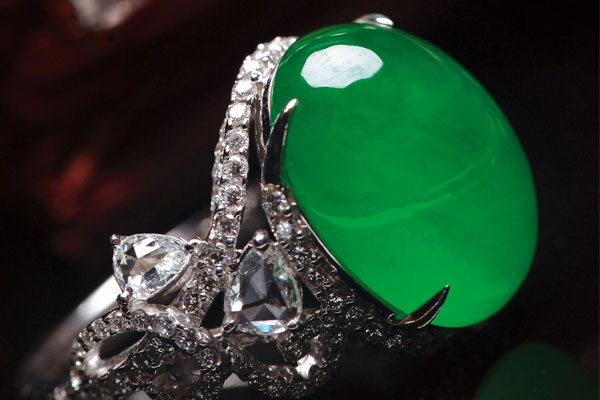 翡翠|“阴阳脸”翡翠早已过时,100万翡翠蛋面新造假手段,连鉴定仪器都能瞒过