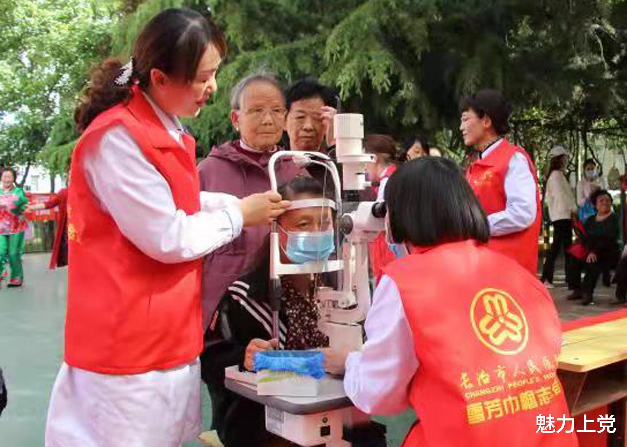 魅力上党 长治市人民医院眼科中心巾帼志愿者走进社区开展爱心义诊活动