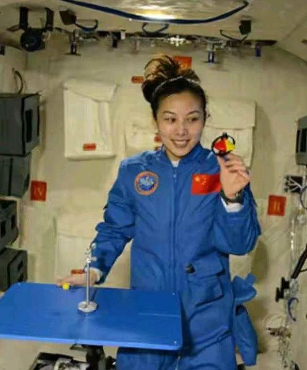 航天员 首位出舱女航天员：颜值秒杀娱界女星！