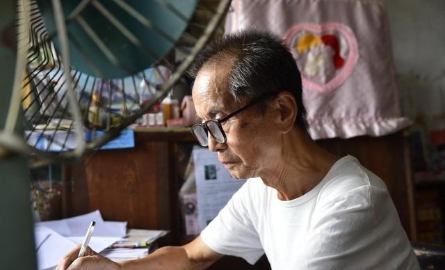 若珍|补课效果太好被举报至教育局？老教师很委屈：退休了为啥不能补！