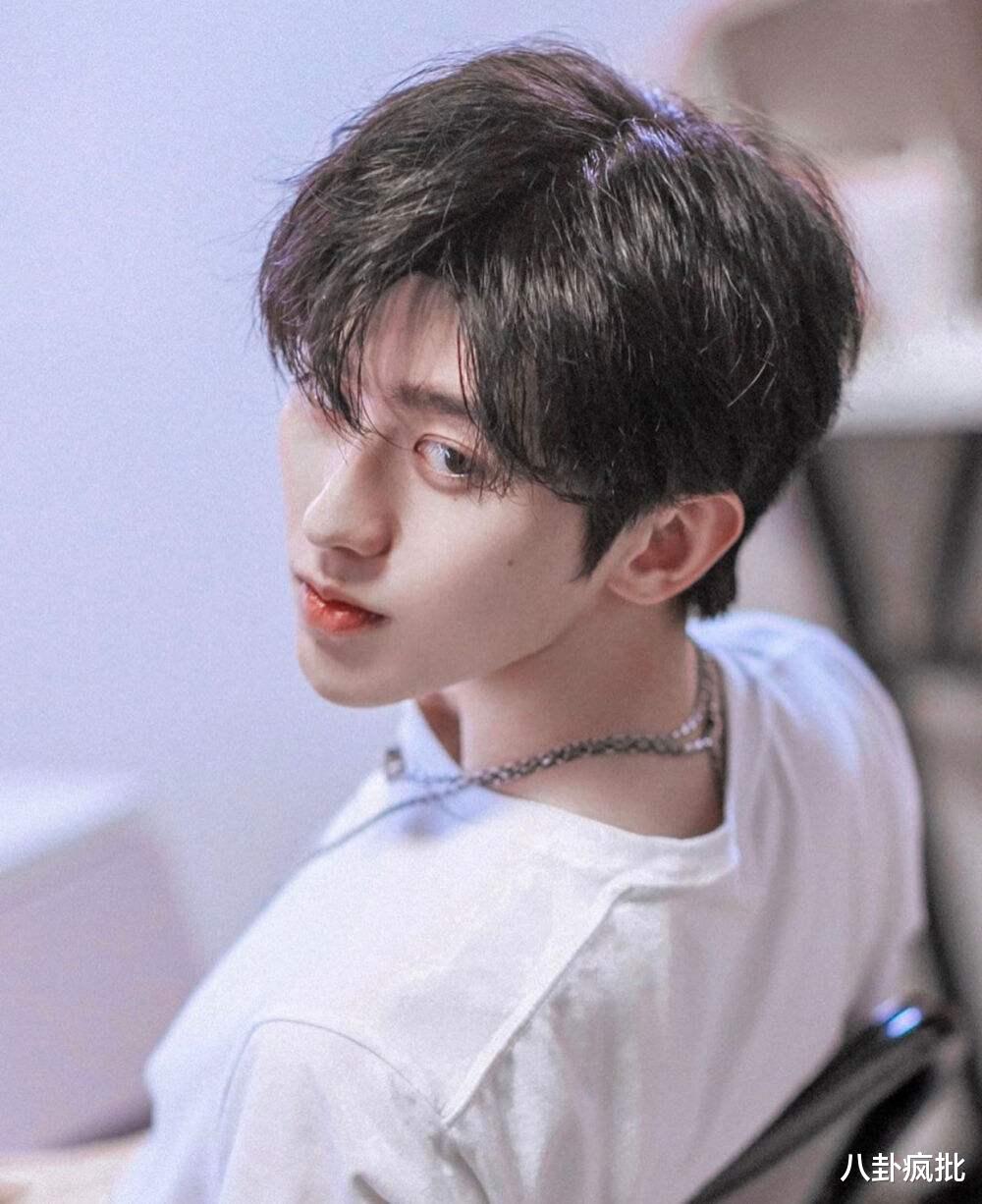 张庭|张庭借人洗白？赵丽颖代言微商？蔡徐坤靠拢主流？张艺兴藏新人？