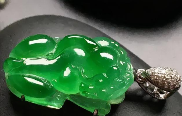 翡翠|能招财的翡翠！翡翠选这四种招财特灵，赶快买起来
