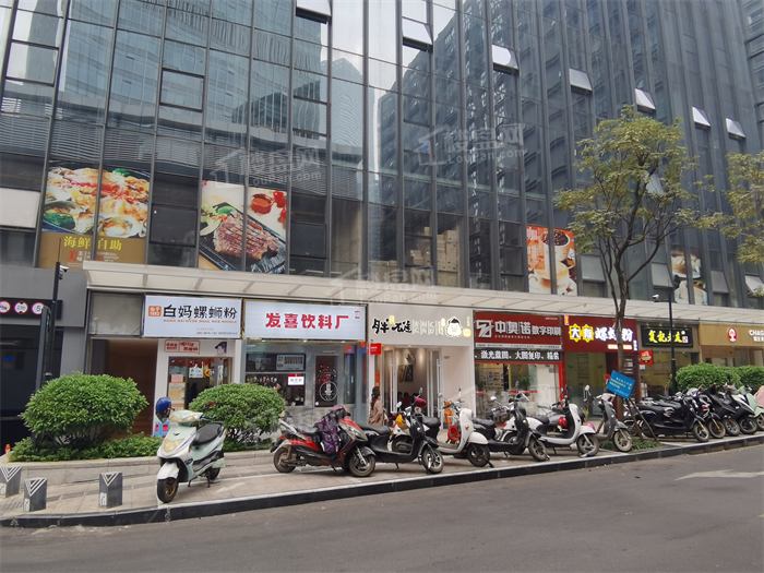 万科|南宁五象总部基地商业生存调查：是欣欣向荣还是奄奄一息？
