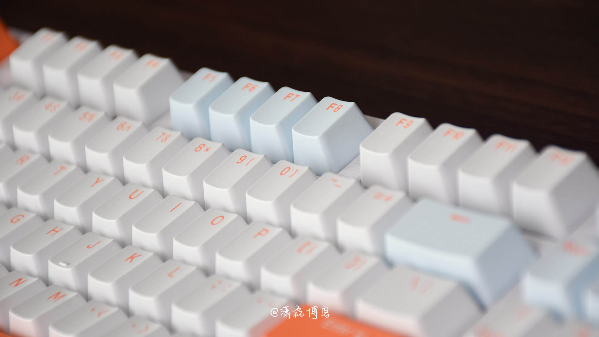 机械键盘|高斯HS98T机械键盘:三模多连,TTC红轴,还有更多未解锁属性
