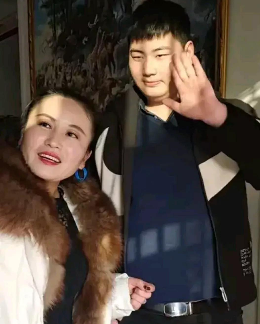 陈亚男|你说，看到大衣哥家门口的求婚场景，陈亚男会不会吃醋啊？