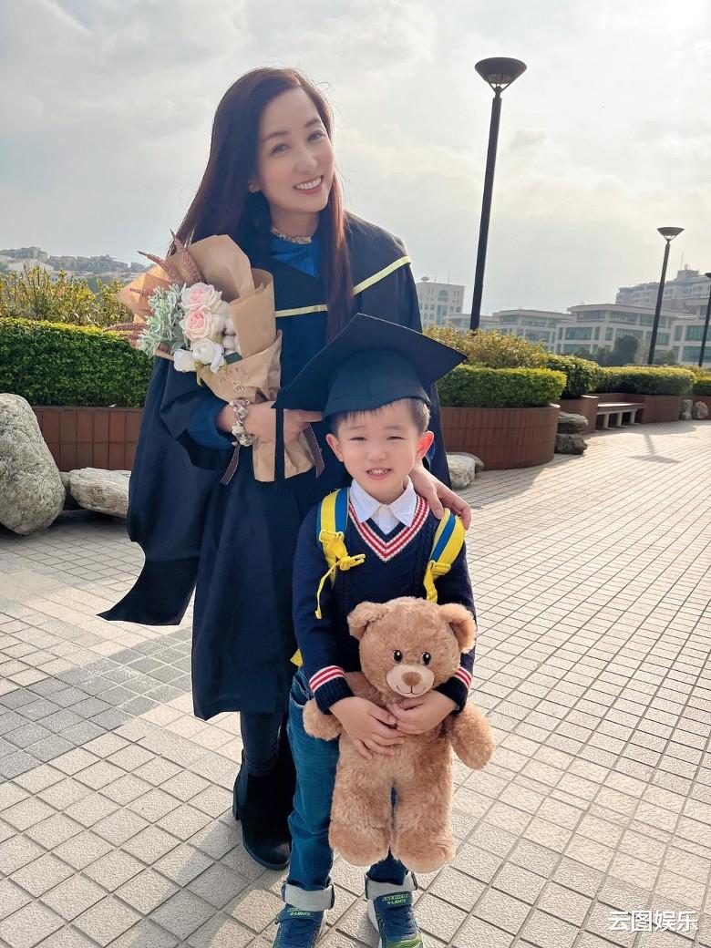 香港小姐|又一位港姐硕士毕业！一边带3个娃一边读书太上进，幼子才3个月大