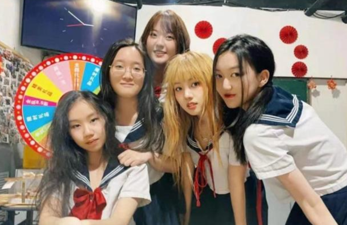 奶果的妈咪 李亚鹏欠债4000万，王菲谢霆锋重现经典牵手，李嫣懒理大秀水手服