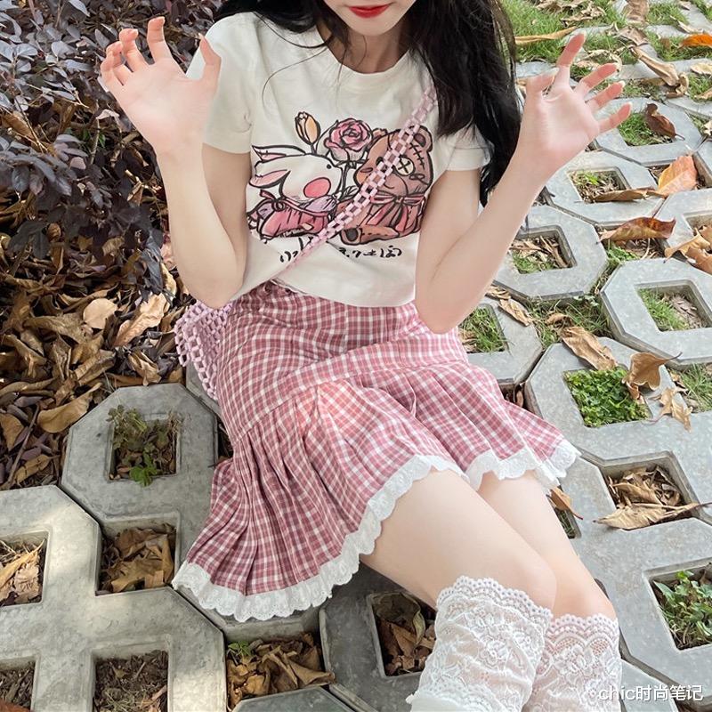 chic时尚笔记|杨幂穿百褶裙上热搜，网友惊呼：一点不像孩子妈