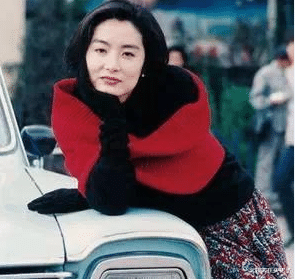 三姨太在买裙子 史上最全林青霞私服照大放送 这些款式穿30年都不过时
