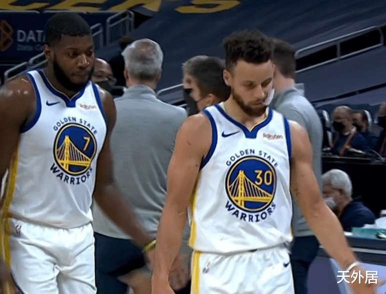 斯蒂芬·庫里|三分11中1也能取勝！庫里罕見贏球黑臉，隊友集體“拯救”了他
