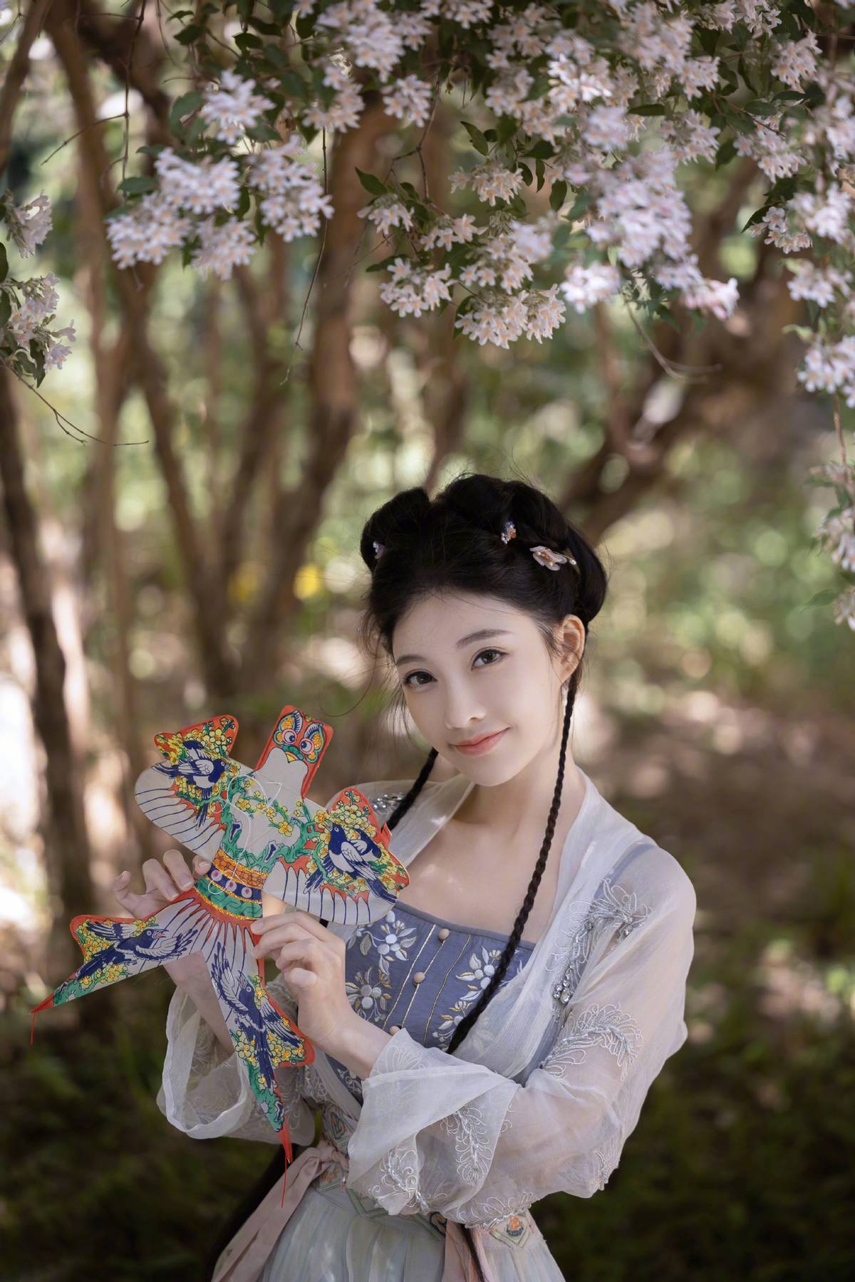 张碧晨|冯提莫张碧晨唱跳《神奇》，耿直自认舞蹈跳错，观众：太可爱了