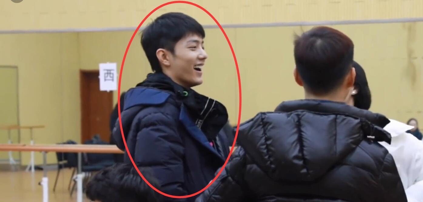 肖战|许晴工作室《如梦》花絮,巡演首选武汉原因暖,肖战御寒动作可爱