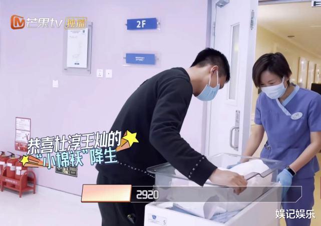 王灿|王灿生产过程被公开，女儿5斤8两皮肤超白，出生后贴妈妈脸颊睁眼